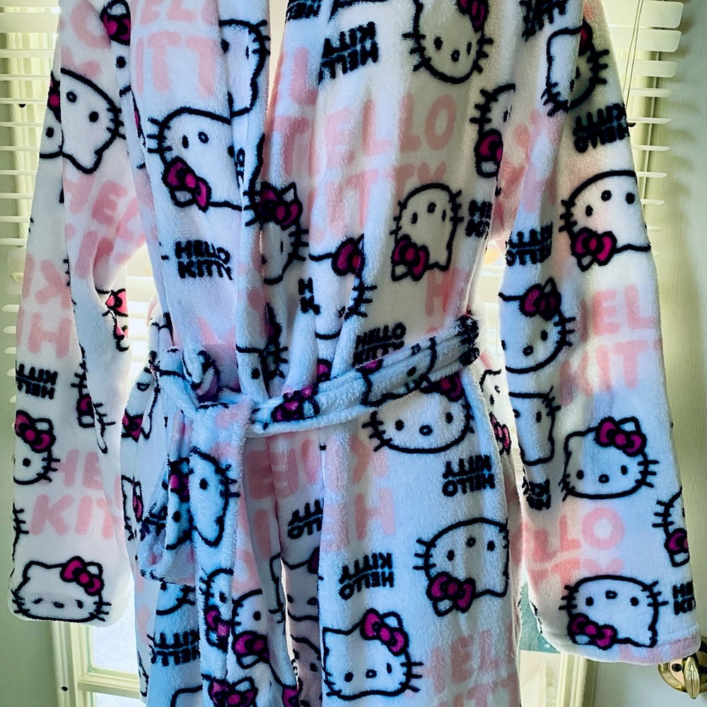 Hello Kitty White and Pink Plush Robe BNWT